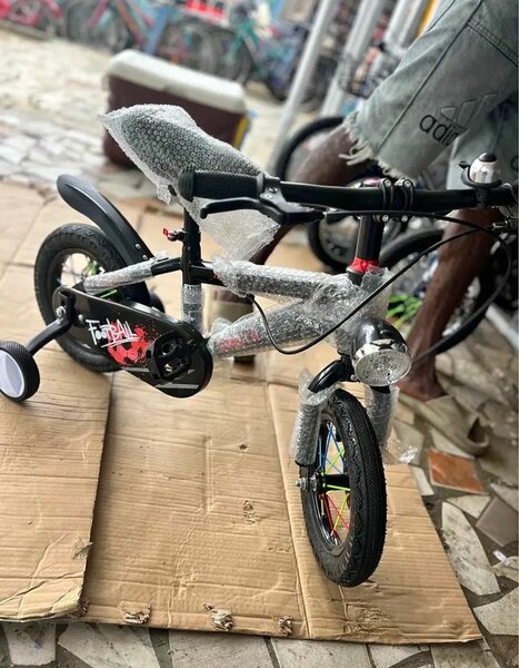 Vélo enfant avec stabilisateurs