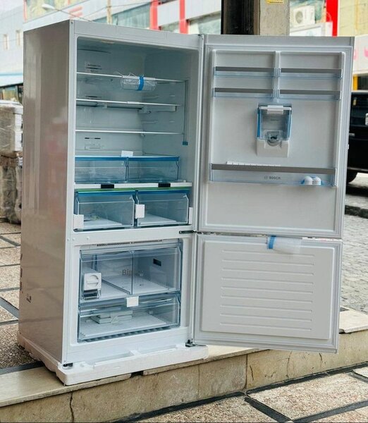 Réfrigérateur combiné moderne