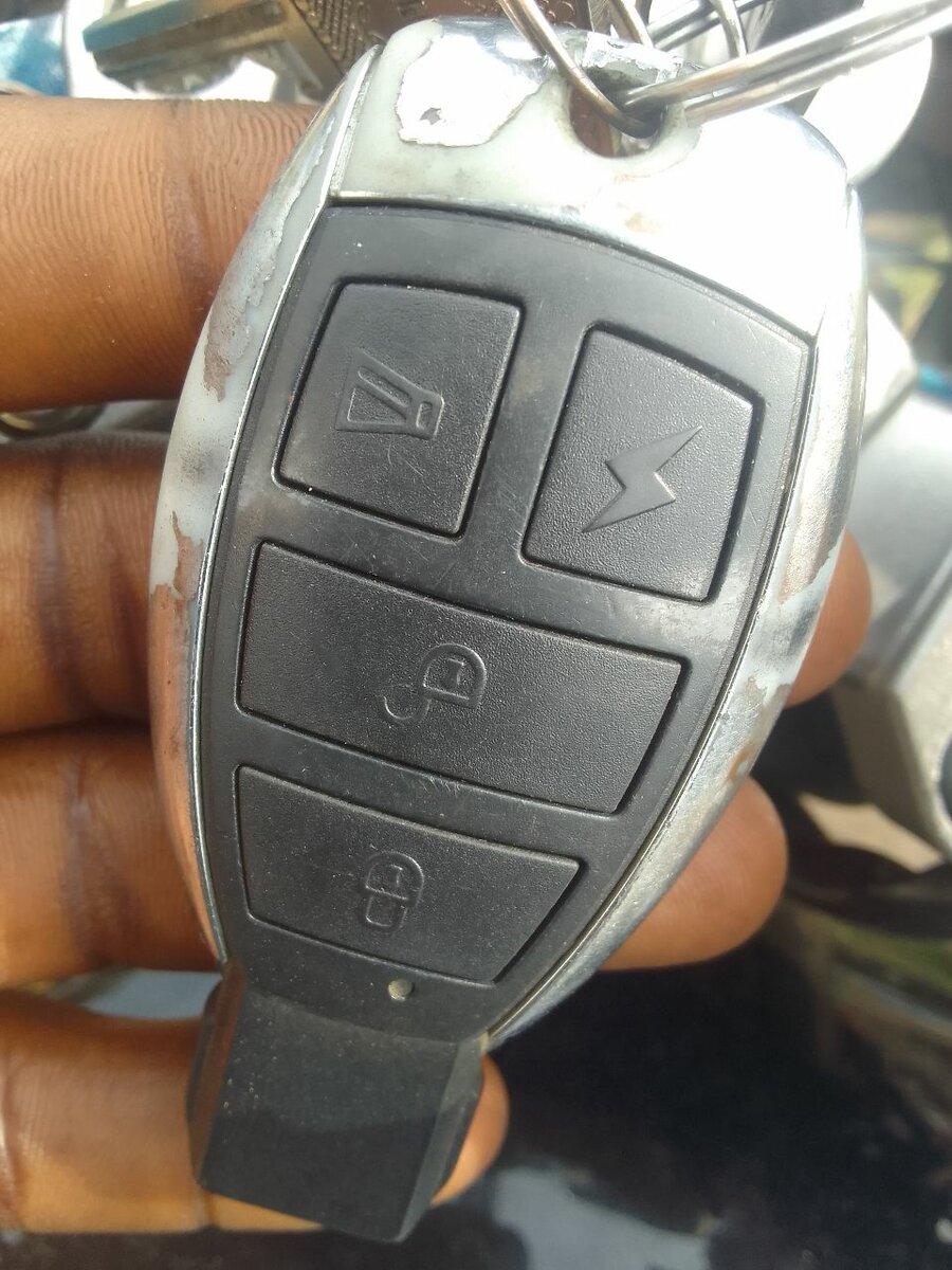 Télécommande porte-clés voiture