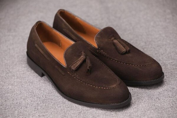 Mocassins en daim marron élégants