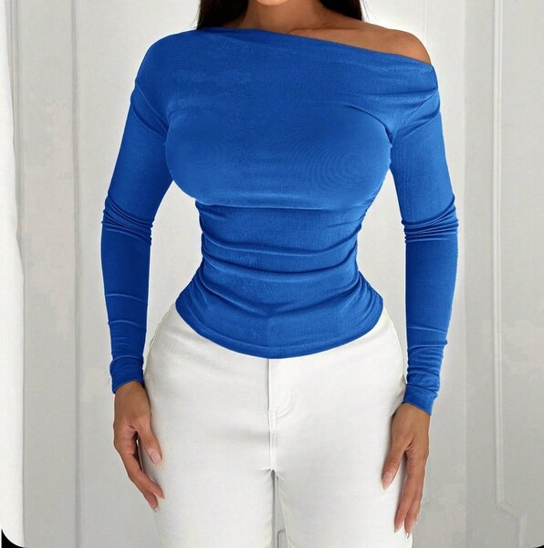 Top bleu à épaules dénudées