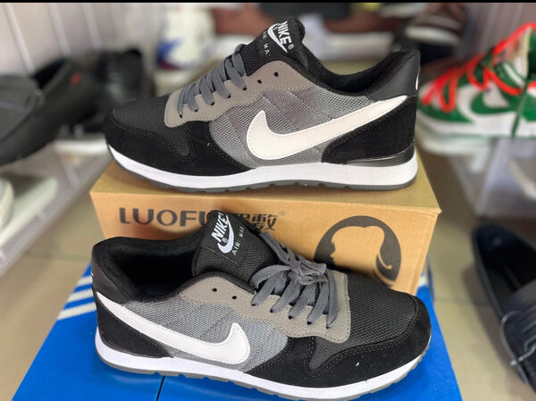 Baskets Homme Noires et Grises