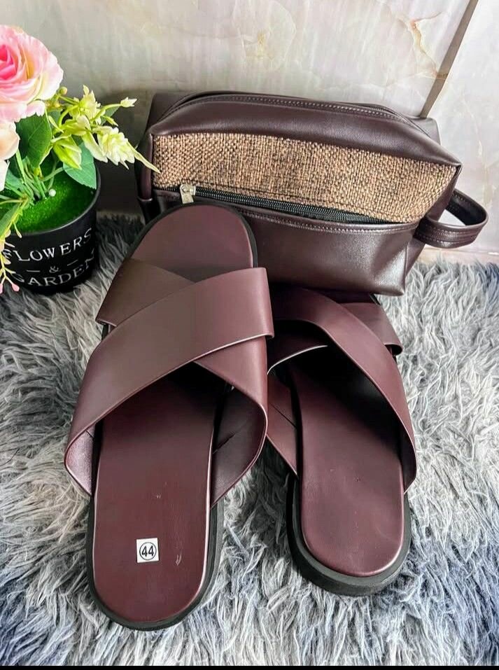 Sandales plates en cuir avec pochette