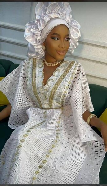 Robe Kaftan en Dentelle Élégante