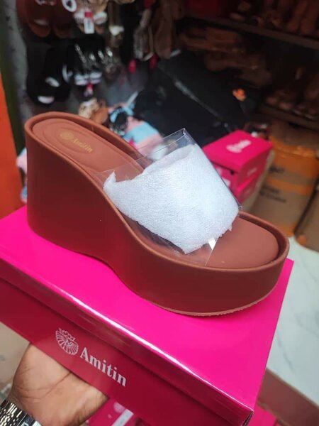 Sandales compensées élégantes