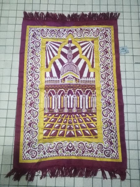 Tapis de prière décoratif en relief