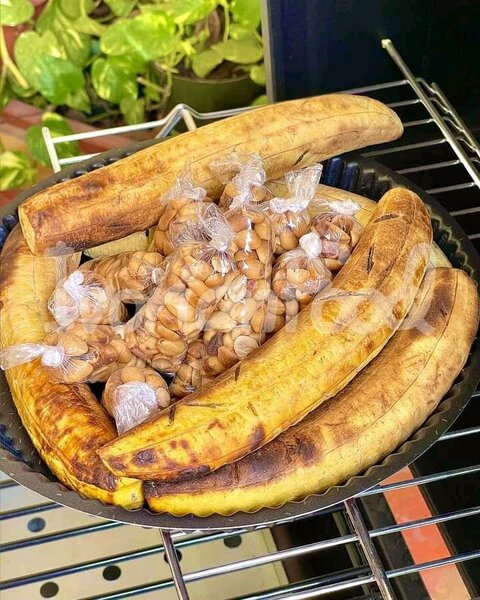 Délice de Plantains Grillés et Arachides