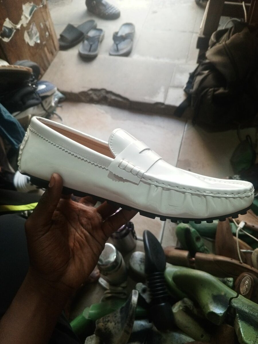 Mocassins blancs élégants pour hommes