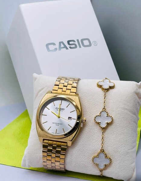 Montre Casio classique dorée