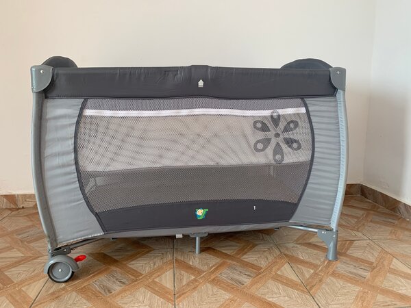 Lit enfants avec moustiquaire