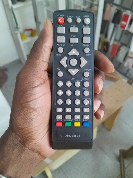 Télécommande universelle AMD-025M2