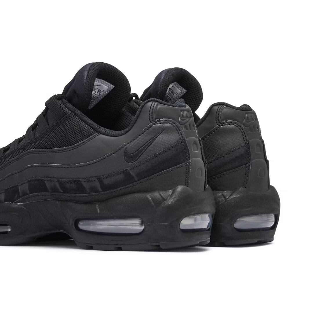 AIR MAX 95 TRIPLE BLACK