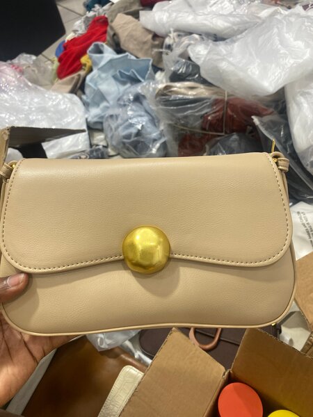 Sac à main élégant beige