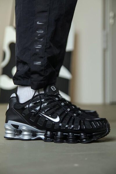 Baskets Nike Shox Noir