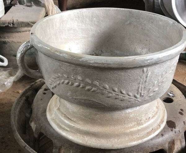 Bol en métal rustique