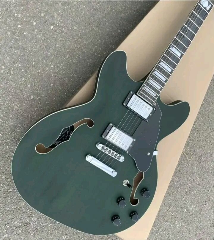 Guitare électrique semi-hollow