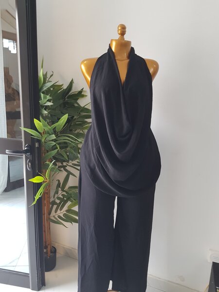 Combinaison élégante dos nu