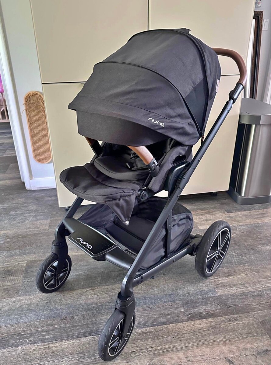 Poussette Nuna noire