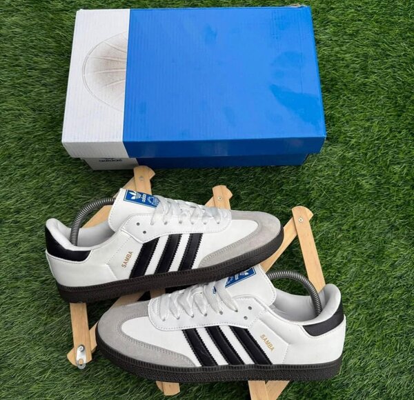 Addidas samba avec le carton