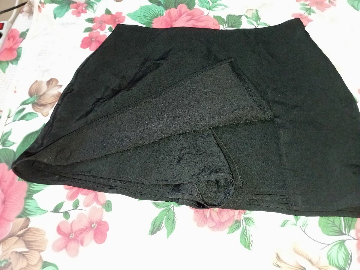 Jupe Short Noire Élegante