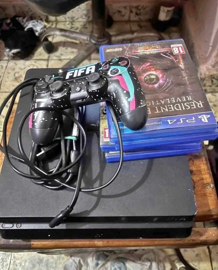 Console PS4 avec jeux