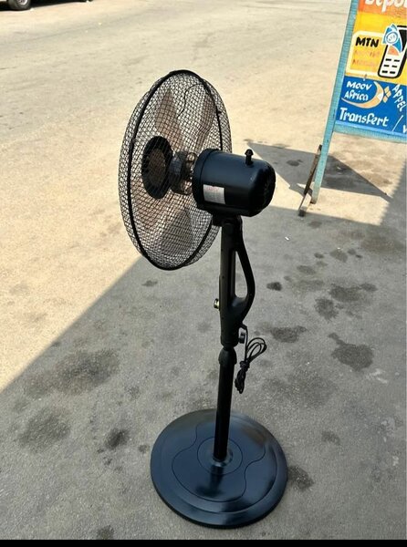 ventilateur sur pied noir