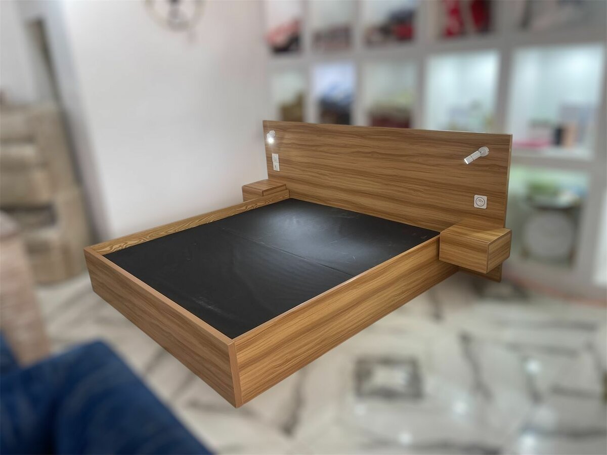 Lit double en bois moderne