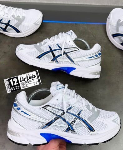 Chaussures de sport Asics blanches et bleues