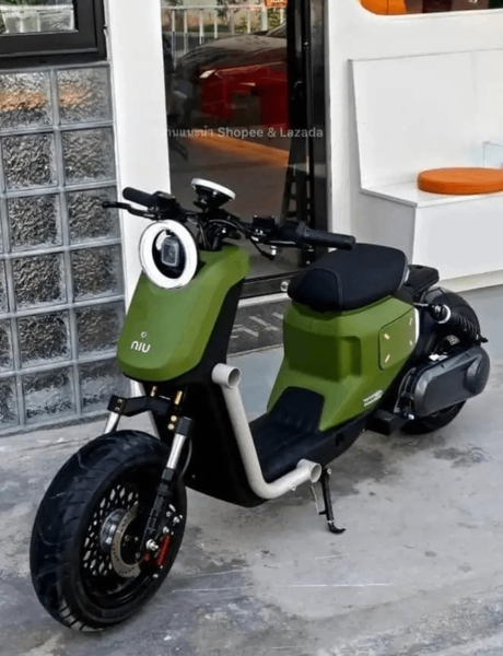 Scooter électrique moderne vert