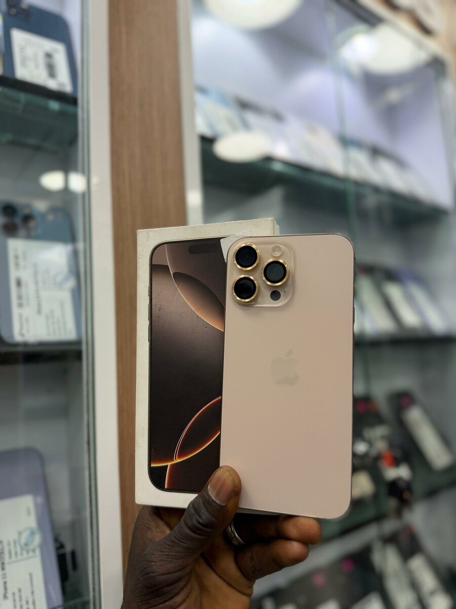 16pro max 256Go disponible  Ét