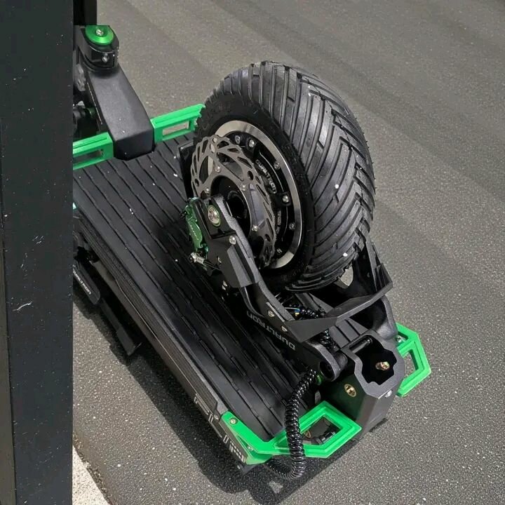 Trottinette électrique Dualtron noire et verte