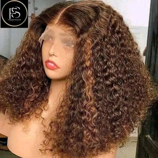 Perruque en dentelle bouclée