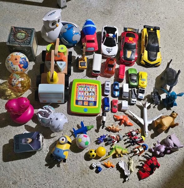 Voiture jouet rose enfant