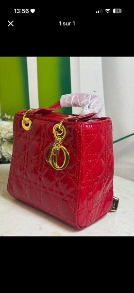 Sac à main rouge élégant