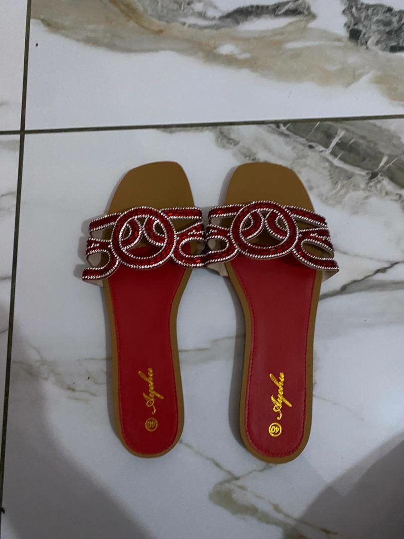 Sandales rouges élégantes