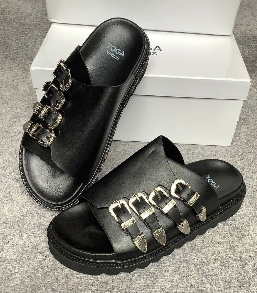 Sandales noires à boucles