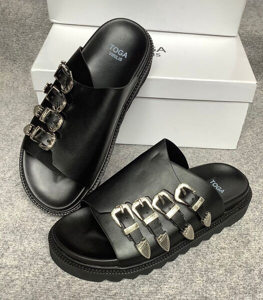 Sandales noires à boucles