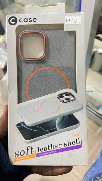 Coque Cuir Doux pour iPhone 12