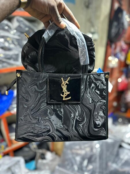 Sac à main élégant brillant