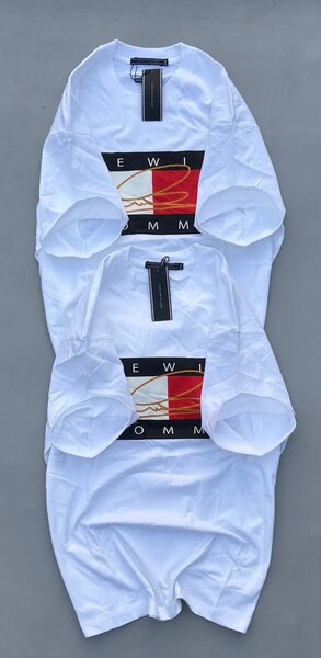 T-shirt blanc logo moderne