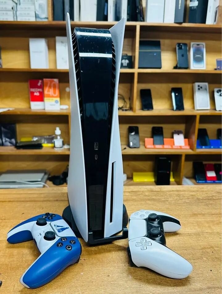 Console PS5 avec Manettes