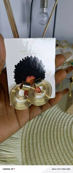 Boucles d'oreilles dorées pendantes