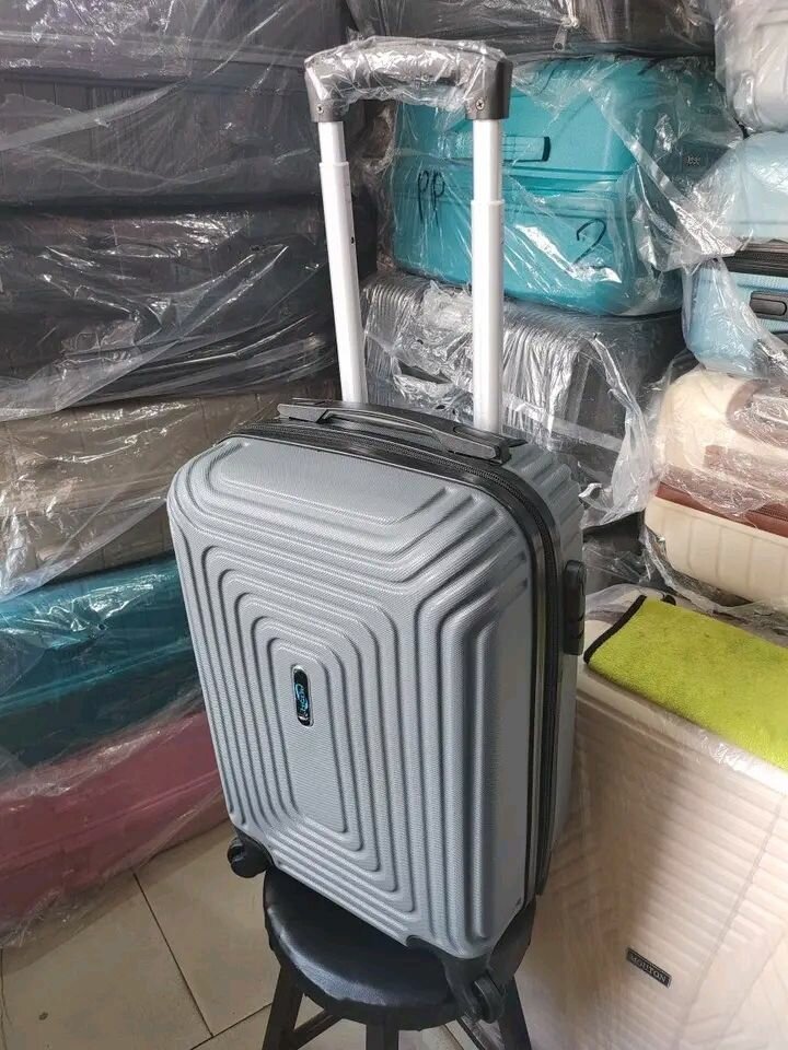 Valise rigide à roulettes