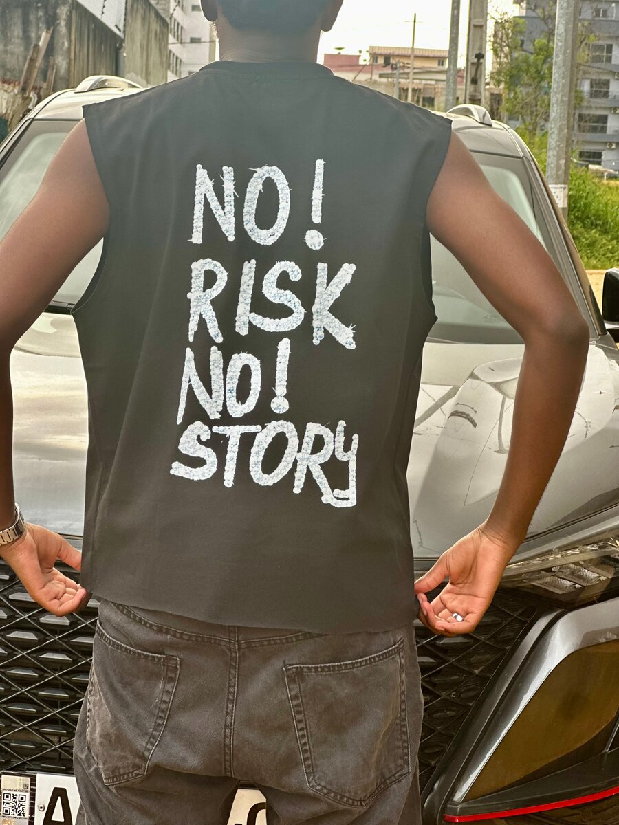 NO RISK NO STORY Tee