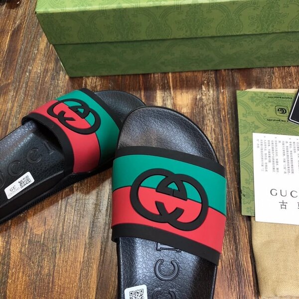 Sandales Gucci emblématiques