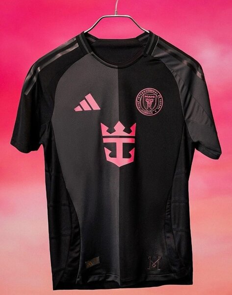 Maillot de Football Noir et Rose
