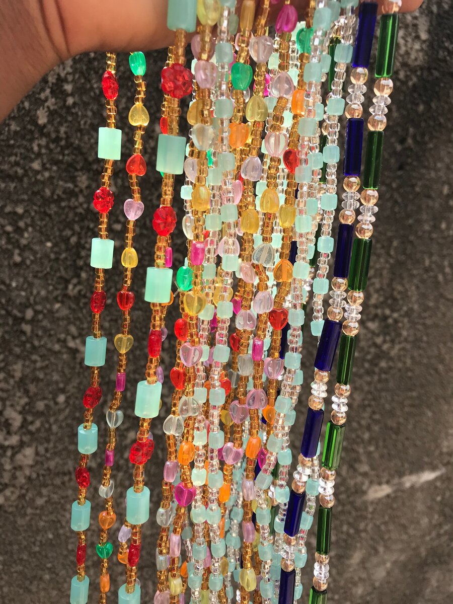 Colliers multicolores en perles de verre