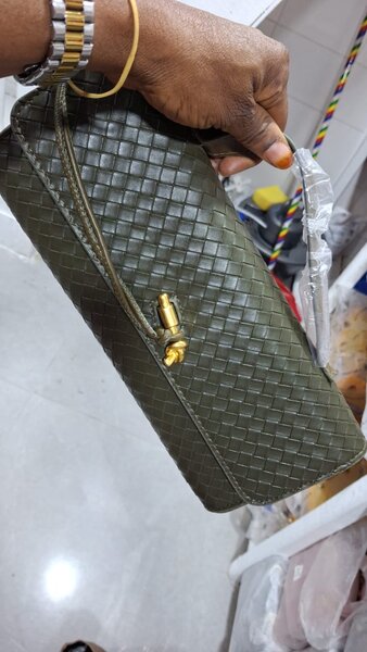 Sac à main en cuir tressé