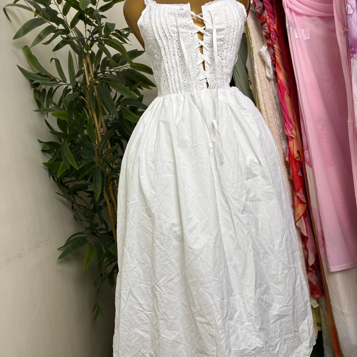 Robe blanche élégante pour femme