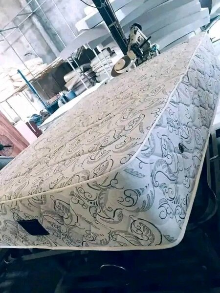 Lit Simple avec Matelas